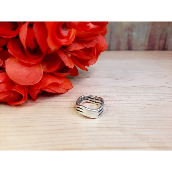Sterling Wave Pattern Ring - Picture 2 of 2